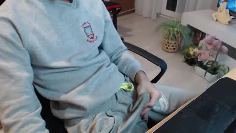 Snapshot of swetlittleboy4u chatting on 10.01.25 SwetLittleBoy4u online show from 10.01.25