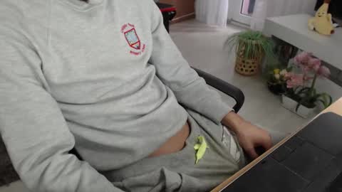 Snapshot of swetlittleboy4u chatting on 10.02.25 SwetLittleBoy4u online show from 10.02.25