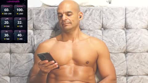 Snapshot of swimmer_summer chatting on 01.07.25 ------- Hi Im Willy follow me do not forget to put the thumb up online show from 01.07.25