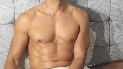 Snapshot of swimmer_summer chatting on 11.18.25 ------- Hi Im Willy follow me do not forget to put the thumb up online show from 11.18.25