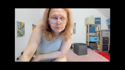 Snapshot of switchlorenx chatting on 12.19.24 switchlorenx online show from 12.19.24