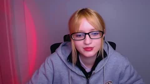 Snapshot of syfer_loon chatting on 11.26.25 Syfer online show from 11.26.25