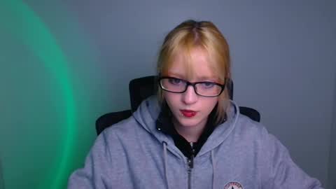 Snapshot of syfer_loon chatting on 11.29.25 Syfer online show from 11.29.25