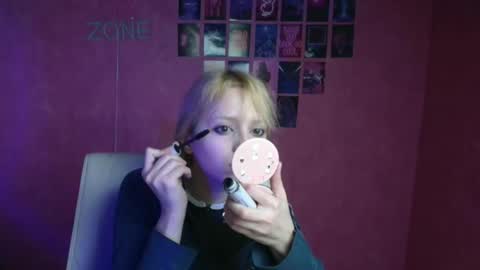 Snapshot of syfer_loon chatting on 12.04.25 Syfer online show from 12.04.25