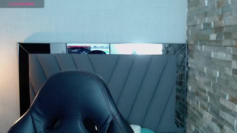 Snapshot of sylvana_rey chatting on 10.08.25 S Y L V A N A online show from 10.08.25