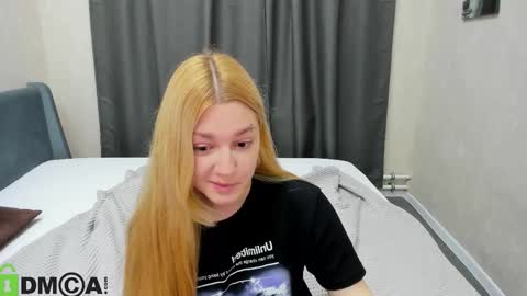 Snapshot of sylvia_ortiz chatting on 10.19.25 Sylvia online show from 10.19.25