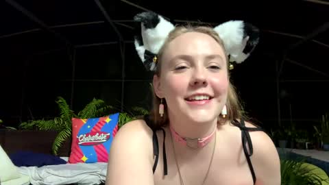 Snapshot of syndica chatting on 10.08.25 Jennah online show from 10.08.25