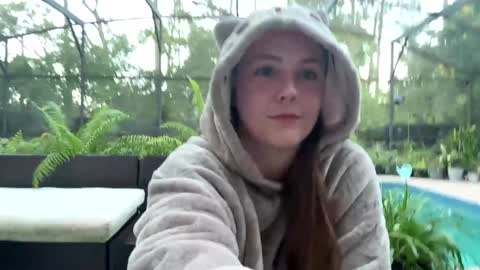 Snapshot of syndica chatting on 10.12.25 Jennah online show from 10.12.25