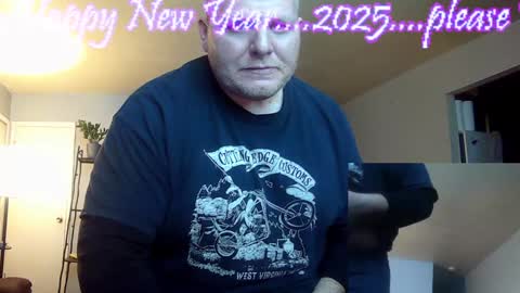 Snapshot of t_guy45 chatting on 01.01.25 T Guy45Chunkywise45 online show from 01.01.25