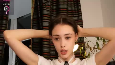 Snapshot of t_tragedienne chatting on 10.27.25 Heeey im Helena3 -- fav555100333 -- pvts only premium and after my public show 3 online show from 10.27.25