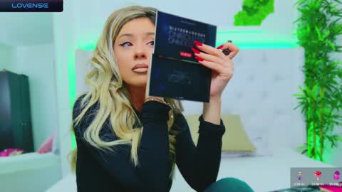 Snapshot of taahiraarabian chatting on 12.23.24 Arianna online show from 12.23.24