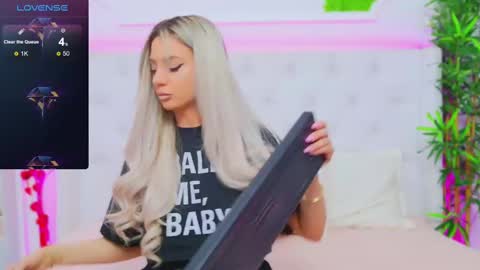 Snapshot of taahiraarabian chatting on 02.13.25 Arianna online show from 02.13.25