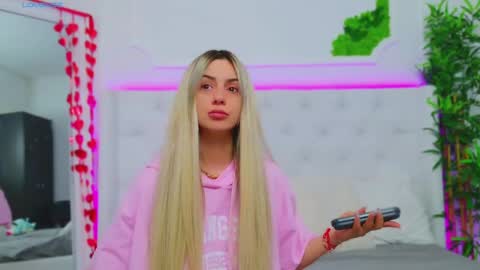 Snapshot of taahiraarabian chatting on 03.11.25 Arianna online show from 03.11.25