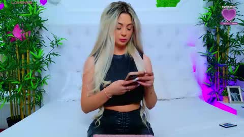 Snapshot of taahiraarabian chatting on 10.15.25 Arianna online show from 10.15.25