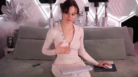 Snapshot of taanni_bc chatting on 03.01.25 TAANNI online show from 03.01.25