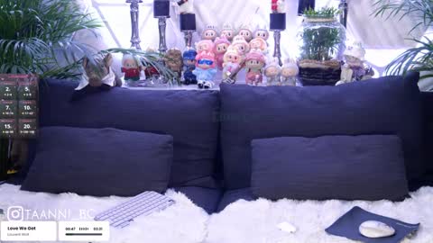 Snapshot of taanni_bc chatting on 10.07.25 TAANNI online show from 10.07.25