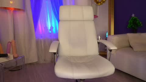 Snapshot of tais_athena chatting on 12.17.24 Margo online show from 12.17.24