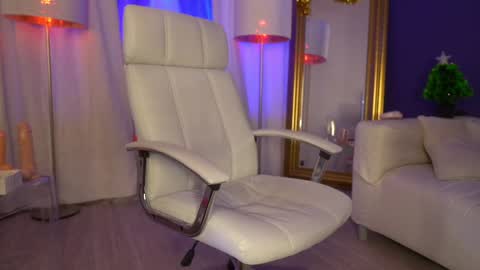 Snapshot of tais_athena chatting on 12.28.24 Margo online show from 12.28.24