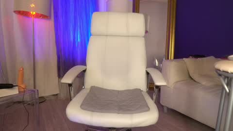 Snapshot of tais_athena chatting on 01.25.25 Margo online show from 01.25.25