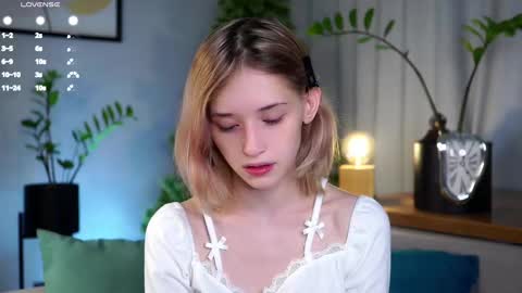 Snapshot of taitehambelton chatting on 02.19.25 Mia online show from 02.19.25