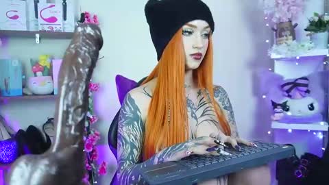 Snapshot of tamaracampell chatting on 02.10.25 Cami 3 online show from 02.10.25