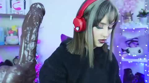 Snapshot of tamaracampell chatting on 02.11.25 Cami 3 online show from 02.11.25