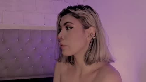 Snapshot of tamarathompsonn chatting on 10.22.25 Tamara. online show from 10.22.25