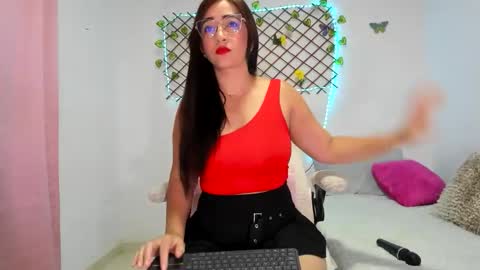 Snapshot of tamidesire chatting on 10.12.25 TamiDesire online show from 10.12.25