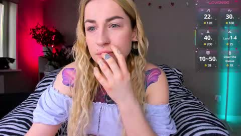 Snapshot of tanya_acid chatting on 02.24.25 Tanya acid online show from 02.24.25