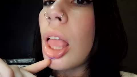 Snapshot of tara_joi chatting on 12.11.24 Tara online show from 12.11.24