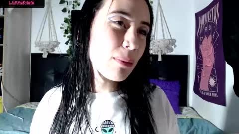 Snapshot of tara_joi chatting on 12.19.24 Tara online show from 12.19.24