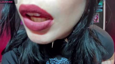 Snapshot of tara_joi chatting on 02.05.25 Tara online show from 02.05.25