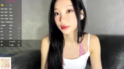 Snapshot of tashinadoncaster chatting on 10.02.25 Viola online show from 10.02.25