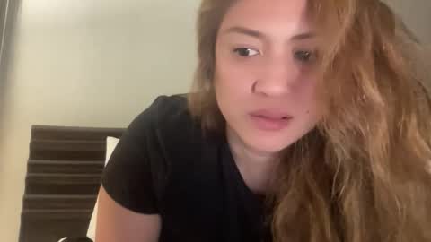 Snapshot of tastyzhamae chatting on 10.01.25 Mae online show from 10.01.25