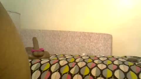 Snapshot of tastyzuri chatting on 10.06.25 Zuri online show from 10.06.25