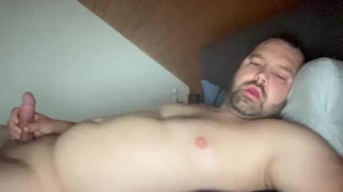 Snapshot of tatam90 chatting on 09.28.25 tatam90 online show from 09.28.25