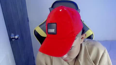 Snapshot of tatannn_ chatting on 11.07.25 T A T A N online show from 11.07.25