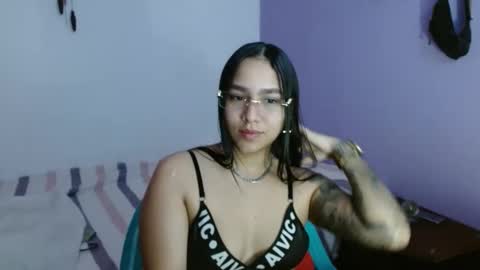 Snapshot of tatiana_quiroz chatting on 10.09.25 TATI online show from 10.09.25