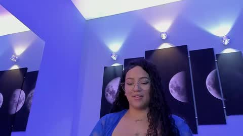 Snapshot of tatii_moon chatting on 02.13.25 Tati online show from 02.13.25