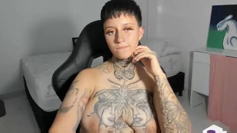 Snapshot of tatoo_girl chatting on 03.07.25 jess online show from 03.07.25