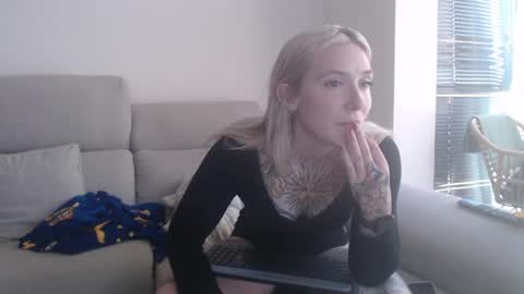 tattoobbgirl online show from 11.12.25