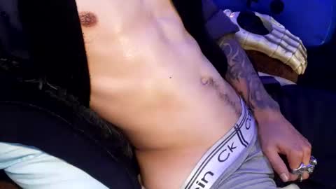 Snapshot of tattooman777 chatting on 11.09.25 Jean pool online show from 11.09.25