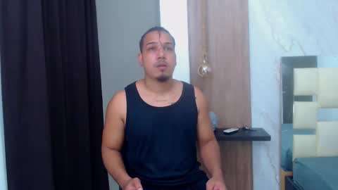 Snapshot of taylor_collins_2 chatting on 09.14.25 taylor_collins_2 online show from 09.14.25