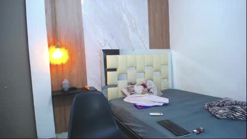 Snapshot of taylor_collins_2 chatting on 09.22.25 taylor_collins_2 online show from 09.22.25