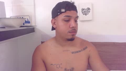 Snapshot of taylor_collins_2 chatting on 10.11.25 taylor_collins_2 online show from 10.11.25