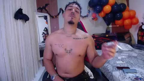 Snapshot of taylor_collins_2 chatting on 10.25.25 taylor_collins_2 online show from 10.25.25