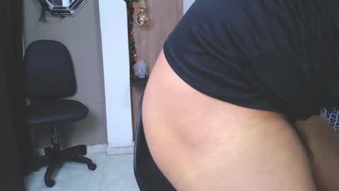 Snapshot of taylor_collins_2 chatting on 10.29.25 taylor_collins_2 online show from 10.29.25