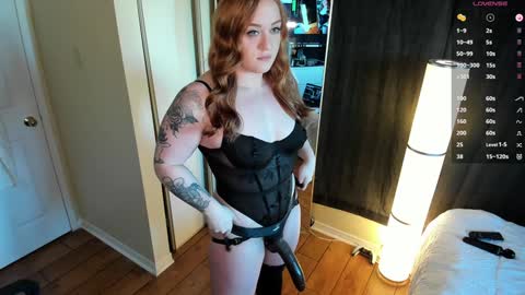 Snapshot of taylortait chatting on 12.14.24 Taylor Tait online show from 12.14.24