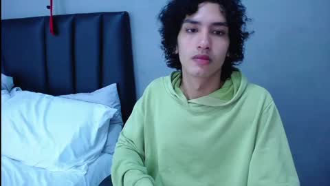 Snapshot of tayronx33 chatting on 09.23.25 Tayron online show from 09.23.25