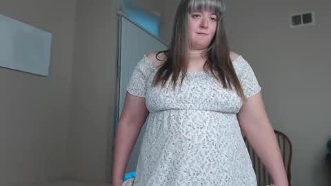 Snapshot of teases chatting on 01.05.25 teases online show from 01.05.25